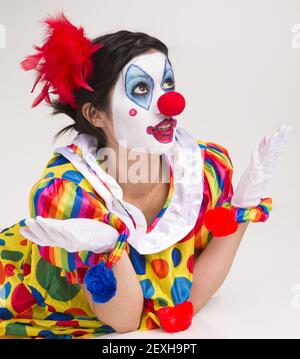 Demande de clown Portrait beau brillant interprète féminine Banque D'Images