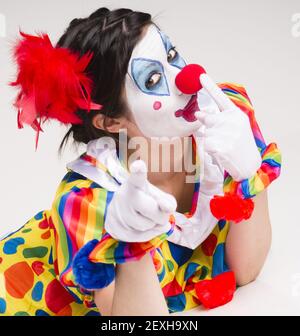 Clown hurle gros plan Portrait brillant beau Performer féminin Banque D'Images