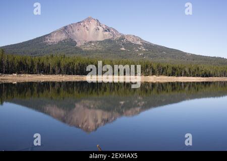 Four Mile Lake Mount McLoughlin Klamath County Oregon Cascade Mountains Banque D'Images