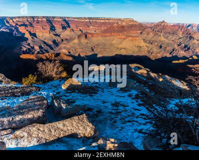 Temple Zoroaster et le canyon intérieur depuis Shoshone point couvert de neige depuis le plateau sud, parc national du Grand Canyon, Arizona, États-Unis Banque D'Images