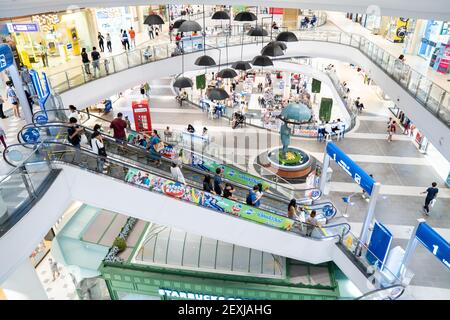 Nakhon Ratchasima, Thaïlande - 15 août 2020, l'environnement à l'intérieur du bâtiment du grand magasin du terminal 21, la branche de Nakhon Ratchasima, samedi Banque D'Images