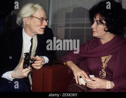 Andy Warhol & Liz Taylor 1978 photo par Adam Scull-PHOTOlink.net / MediaPunch Banque D'Images