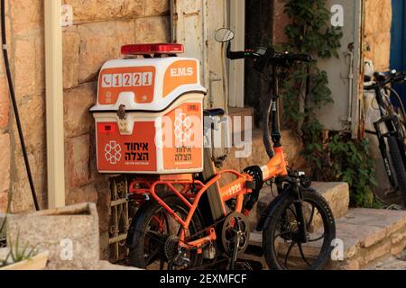 jérusalem-israël. 26-02-2021. Vélos électriques de secours Union, pour les premiers soins dans les ruelles étroites de Nachlaot Banque D'Images