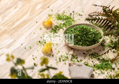 Spa rafraîchissant avec sel de mer parfumé pour un arôme relaxant thérapie Banque D'Images