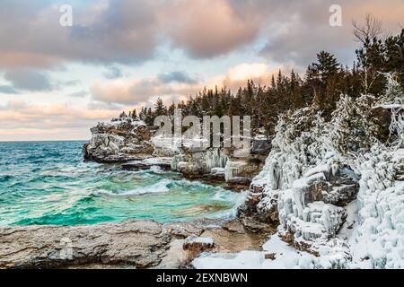 Indian Head Cove et le parc national de la péninsule de Bruce Grotto Tobermory Ontario Canada en hiver Banque D'Images