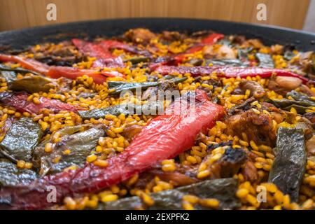 Un gros plan d'un savoureux plat de riz espagnol nommé Paella Banque D'Images