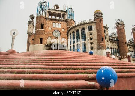 Justo Gallego Martínez, un résident de Mejorada del Campo, a commencé à construire une cathédrale sans aide en 1961, après avoir été expulsé du monastère cistercien de Santa María, à Soria, pour avoir été malade de la tuberculose. (Photo d'Alberto Sibaja/Pacific Press) Banque D'Images