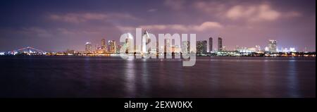 Nuit Coronado San Diego Bay Downtown City Skyline Banque D'Images