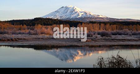 Encore matin Sunrise Trout Lake Adams Mountain Gifford Pinchot Forest Banque D'Images