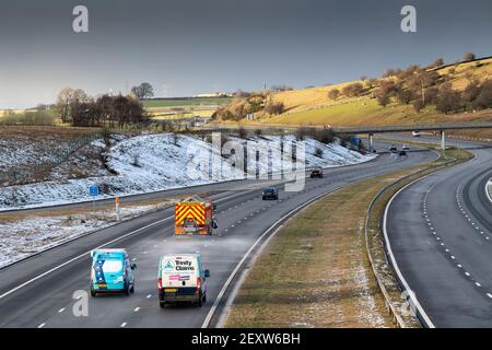 Épandage de sel sur M6 à Shap, Cumbria, Royaume-Uni. Banque D'Images