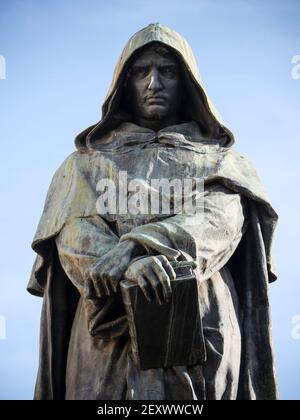 Statue de Giordano Bruno (1548 – 1600) sur la Piazza di Campo de' Fiori, Rome, Italie. Banque D'Images