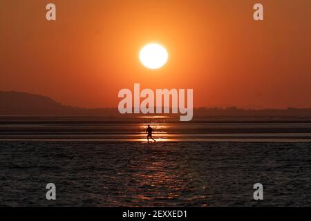 Soumis par Jon Super (07974 356-333) West Kirby Marine Lake Sunset, Wirral, Britain le 1 mars 2021. (Photo de Jon Super) (photo/Jon Super 0 Banque D'Images
