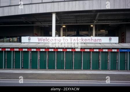 Twickenham, Surrey, Royaume-Uni, samedi, 13/02/2021, Vue générale, RFU Rugby Stadium, avec des rues désertes autour du stade l'après-midi de l'Angleterre contre l'Italie, derrière des portes fermées, Lock down, Covid19; Sunny Winter Day, Ciel bleu, nuages blancs, crédit obligatoire : Peter Spurrier, Banque D'Images