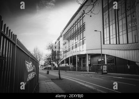 Twickenham, Surrey, Royaume-Uni, samedi, 13/02/2021, Vue générale, RFU Rugby Stadium, avec des rues désertes autour du stade l'après-midi de l'Angleterre contre l'Italie, derrière des portes fermées, Lock down, Covid19; Sunny Winter Day, Ciel bleu, nuages blancs, crédit obligatoire : Peter Spurrier, Banque D'Images