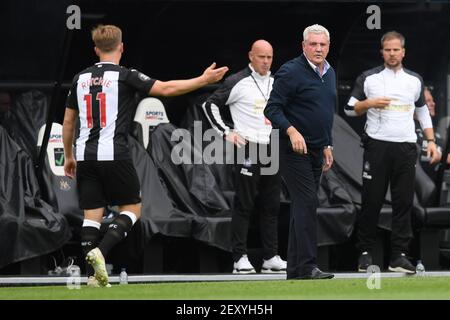 Photo du dossier en date du 15-07-2020 du directeur de Newcastle United Steve Bruce avec Matt Ritchie. Date de publication : vendredi 5 mars 2021. Banque D'Images