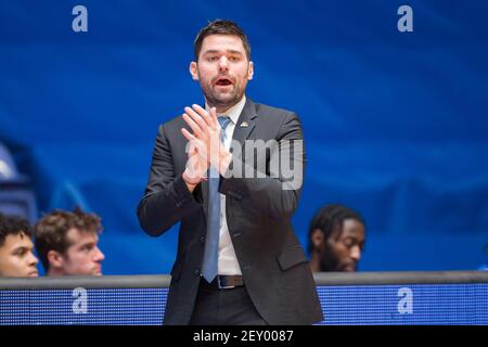 04 mars 2021, Hessen, Francfort-sur-le-main : entraîneur Sebastian Gleim (Fraport Skyliners). Match de basket-ball de l'easyCredit BBL entre les Fraport Skyliners et RASTA Vechta le 4 mars 2021 au Fraport Arena de Francfort-sur-le-main. Photo: Jürgen Kessler/dpa Banque D'Images