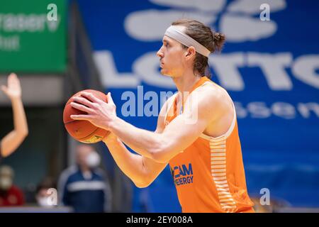 04 mars 2021, Hessen, Francfort-sur-le-main: Dennis Clifford (RASTA Vechta, 42), tir à l'air libre. Match de basket-ball de l'easyCredit BBL entre les Fraport Skyliners et RASTA Vechta le 4 mars 2021 au Fraport Arena de Francfort-sur-le-main. Photo: Jürgen Kessler/dpa Banque D'Images