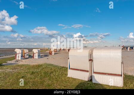 Plage avec paniers de plage, Harlesiel, Basse-Saxe, Allemagne, Europe Banque D'Images