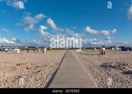 Plage avec paniers de plage, Harlesiel, Basse-Saxe, Allemagne, Europe Banque D'Images