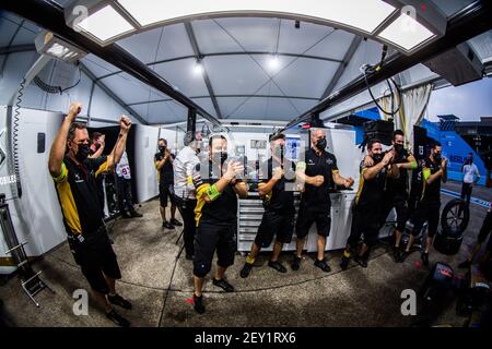 Team mechaniciens mécaniciens DS Techeetah, portrait lors de l'E-Prix II de Berlin 2020, 9e tour du championnat de Formule E 2019-20, sur le circuit de rue de l'aéroport de Tempelhof du 8 au 9 août, à Berlin, Allemagne - photo Germain Hazard / DPPI Banque D'Images