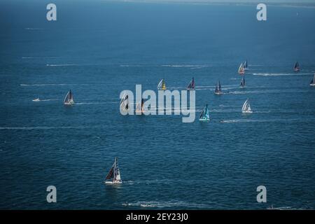 Isabelle Joschke (ger) naviguant sur l'Imoca MACSF au début du Vendée Globe 2020-2021, 9e édition de la course de yacht solo non-stop autour du monde, le 9 novembre 2020 à les Sables-d'Olonne, France - photo Pierre Bourras / DPPI Banque D'Images