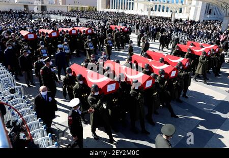 Ankara, Turquie. 5 mars 2021: Les funérailles de 11 soldats turcs martyrisés par un accident d'hélicoptère ont été envoyés à la mosquée Ahmet Hamdi Akseki à Ankara, Turquie. , . Photo y Depo photos/ABACAPRESS.COM crédit: Abaca Press/Alay Live News Banque D'Images