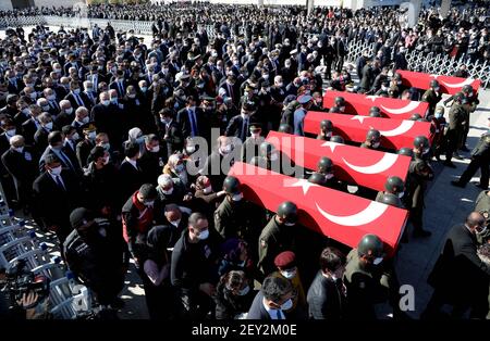 Ankara, Turquie. 5 mars 2021: Les funérailles de 11 soldats turcs martyrisés par un accident d'hélicoptère ont été envoyés à la mosquée Ahmet Hamdi Akseki à Ankara, Turquie. , . Photo y Depo photos/ABACAPRESS.COM crédit: Abaca Press/Alay Live News Banque D'Images