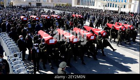 Ankara, Turquie. 5 mars 2021: Les funérailles de 11 soldats turcs martyrisés par un accident d'hélicoptère ont été envoyés à la mosquée Ahmet Hamdi Akseki à Ankara, Turquie. , . Photo y Depo photos/ABACAPRESS.COM crédit: Abaca Press/Alay Live News Banque D'Images