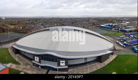 Autour du Royaume-Uni - Manchester Velodrome dans les nouvelles avec un toit qui fuit. Une photo d'ariel d'un immeuble voisin Banque D'Images