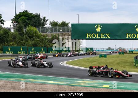 Début de la course, 04 Ilott Callum (gbr), Uni-Virtuosi, Dallara F2 2018, 25 Ghiotto Luca (ita), Grand Prix HITECH, Dallara F2 2018, 11 Delétraz Louis (ITS), Charouz Racing System, Dallara F2 2018, action pendant le 3e tour du Championnat Formule 2 2020 de la FIA du 17 au 19 juillet, FIA 2020 sur le Hungaroring, à Budapest, Hongrie - photo Diederik van der Laan / Agence néerlandaise de photo / DPPI Banque D'Images