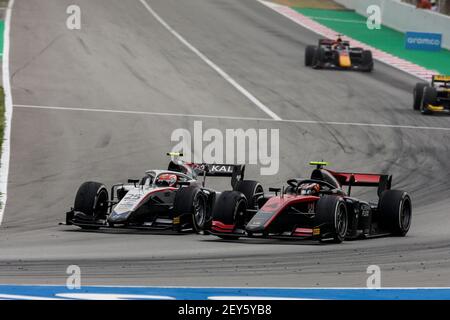 25 Ghiotto Luca (ita), Grand Prix Hitech, Dallara F2 2018, action et 04 Ilott Callum (gbr), Uni-Virtuosi, Dallara F2 2018, action lors de la 6ème manche du Championnat FIA Formule 2 2020 du 14 au 16 août 2020 sur le circuit de Barcelone-Catalunya, à Montmelo, près de Barcelone, Espagne - photo Xavi Bonilla / DPPI Banque D'Images