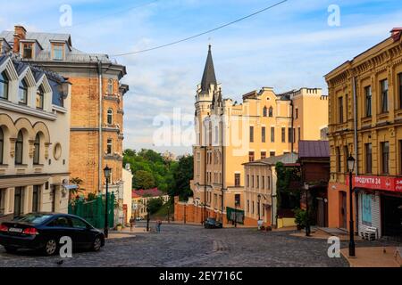 Kiev, Ukraine - 28 juillet 2018: Andriyivskyy Descent (littéralement: Andrew's Descent) est une descente historique reliant le quartier de la haute ville de Kiev et Banque D'Images