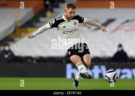 Londres, Royaume-Uni. 04e mars 2021. Harrison Reed de Fulham en action pendant le jeu. Premier League Match, Fulham v Tottenham Hotspur à Craven Cottage à Londres le jeudi 4 mars 2021. Cette image ne peut être utilisée qu'à des fins éditoriales. Utilisation éditoriale uniquement, licence requise pour une utilisation commerciale. Aucune utilisation dans les Paris, les jeux ou les publications d'un seul club/ligue/joueur. photo par Steffan Bowen/Andrew Orchard sports photographie/Alay Live news crédit: Andrew Orchard sports photographie/Alay Live News Banque D'Images