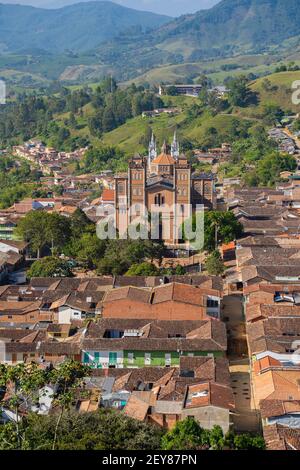 La ville de Jericó avec sa vierge de l'église mercedes à Antioquia, Colombie Banque D'Images