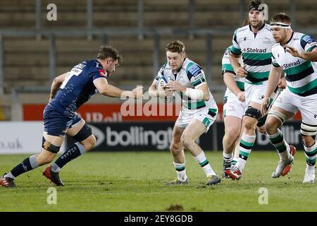 Eccles, Royaume-Uni. 07e février 2020. MANCHESTER, ROYAUME-UNI. 5 MARS Tom Penny de Newcastle Falcons (centre) en action pendant le match de première division de Gallagher entre sale Sharks et Newcastle Falcons au stade AJ Bell, Eccles, le vendredi 5 mars 2021. (Credit: Chris Lishman | MI News ) Credit: MI News & Sport /Alay Live News Banque D'Images