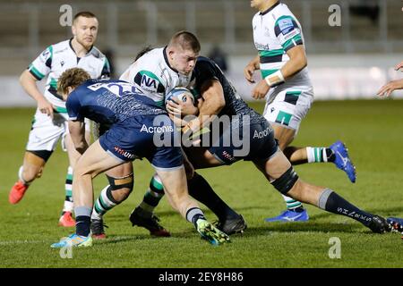 Eccles, Royaume-Uni. 07e février 2020. MANCHESTER, ROYAUME-UNI. 5 MARS Jamie Blamire, de Newcastle Falcons, est attaqué lors du match Gallagher Premiership entre sale Sharks et Newcastle Falcons au stade AJ Bell, Eccles, le vendredi 5 mars 2021. (Credit: Chris Lishman | MI News ) Credit: MI News & Sport /Alay Live News Banque D'Images