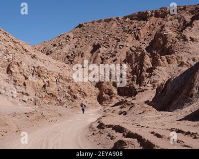 Route à travers Valle de Marte, désert d'Atacama, Chili Banque D'Images