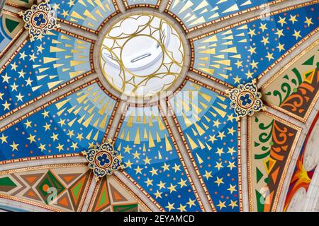 Madrid Espagne Centro historique espagnol Almudena Cathédrale Catedral Santa Maria la Real de la Almudena église catholique dôme intérieur lookin intérieur Banque D'Images