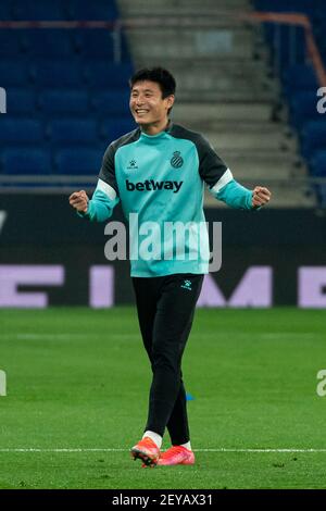 Cornella, Espagne. 5 mars 2021. Wu Lei du RCD Espanyol se réchauffe avant un match de deuxième division de la ligue espagnole entre le RCD Espanyol et Real Oviedo à Cornella, Espagne, le 5 mars 2021. Crédit : Joan Gosa/Xinhua/Alay Live News Banque D'Images