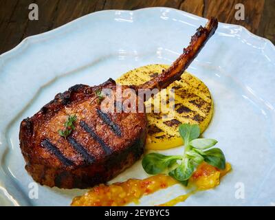 Barbecue Steak Tomahawk de sec Banque D'Images