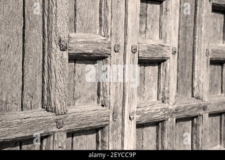 Porte en italie vieux bois ancien et clou de texture trasditionnelle Banque D'Images