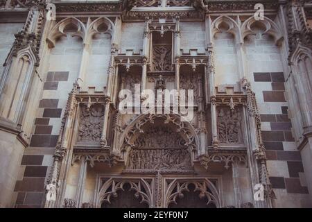 Portail nord de la cathédrale St Elizabeth à Kosice. La cathédrale St Elisabeth est la plus grande église de Slovaquie et l'une des cathédrales gothiques les plus à l'est Banque D'Images