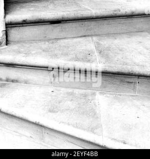 Dans londres monument vieux pas et la ligne ancien marbre Banque D'Images