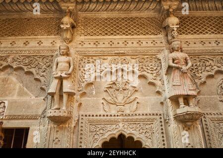 Sculptures de musiciens au fort de Maheshwar à Maheshwar, Madhya Pradesh, Inde Banque D'Images