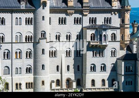 Gros plan sur l'extérieur du superbe château de Neuschwanstein près de Füssen, Bavière, Allemagne, Europe Banque D'Images