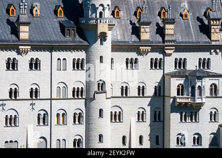 Gros plan sur l'extérieur du superbe château de Neuschwanstein près de Füssen, Bavière, Allemagne, Europe Banque D'Images