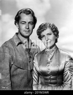 ALAN LADD et JEAN ARTHUR Portrait de publicité pour SHANE 1953 directeur GEORGE STEVENS basé sur le roman de Jack Shaeffer costumes Edith Head Paramount photos Banque D'Images