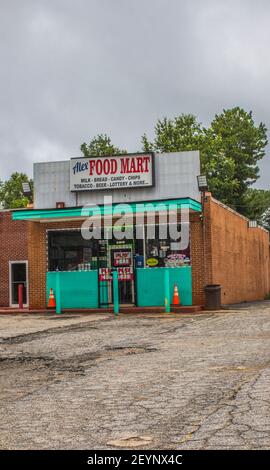 Decatur, GA / USA - 07 07 20: Alex Urban Food Mart Banque D'Images