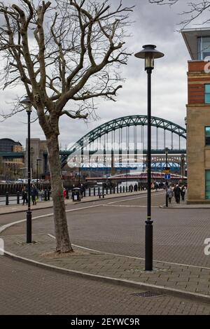 Le monument Tyne Bridge capturé de la route Quayside à Newcastle, Tyne et Wear, dans le nord-est de l'Angleterre. Banque D'Images