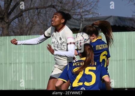 Vérone, Italie. 06e mars 2021. Lindsay Thomas (Roma) et Sofia Meneghini (Vérone) pendant Hellas Verona femmes vs AS Roma, football italien Serie A Women Match à Verona, Italie, Mars 06 2021 crédit: Agence de photo indépendante/Alamy Live News Banque D'Images